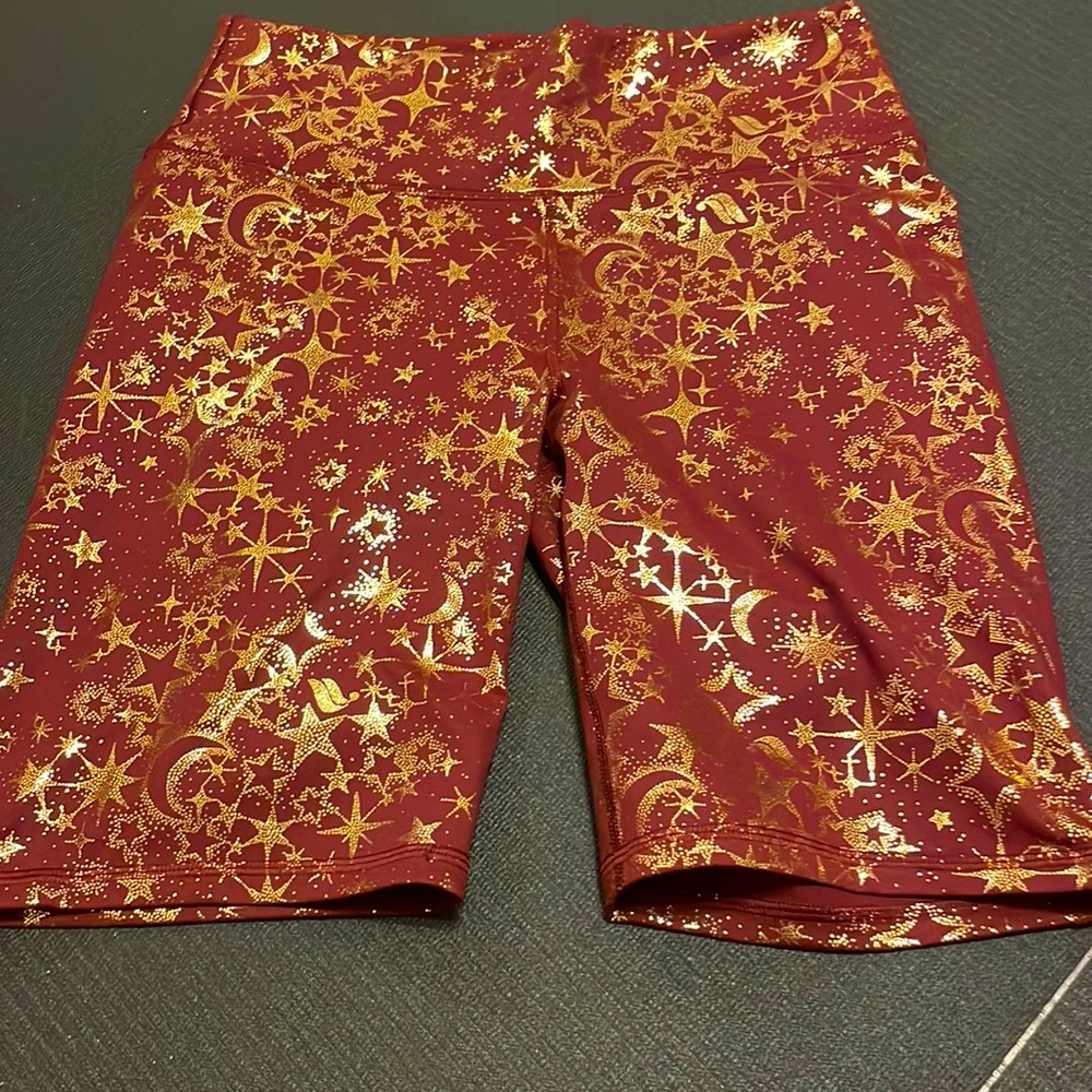 Fabletics Define High Waisted 9” Short Port Wine Foil Stardust Powerhold Large